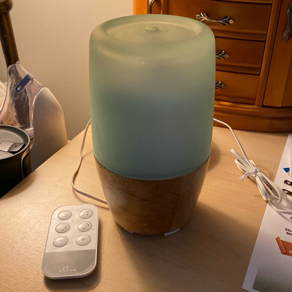 Ellia glass top humidifier barely used